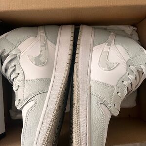 Jordan 1s Mid